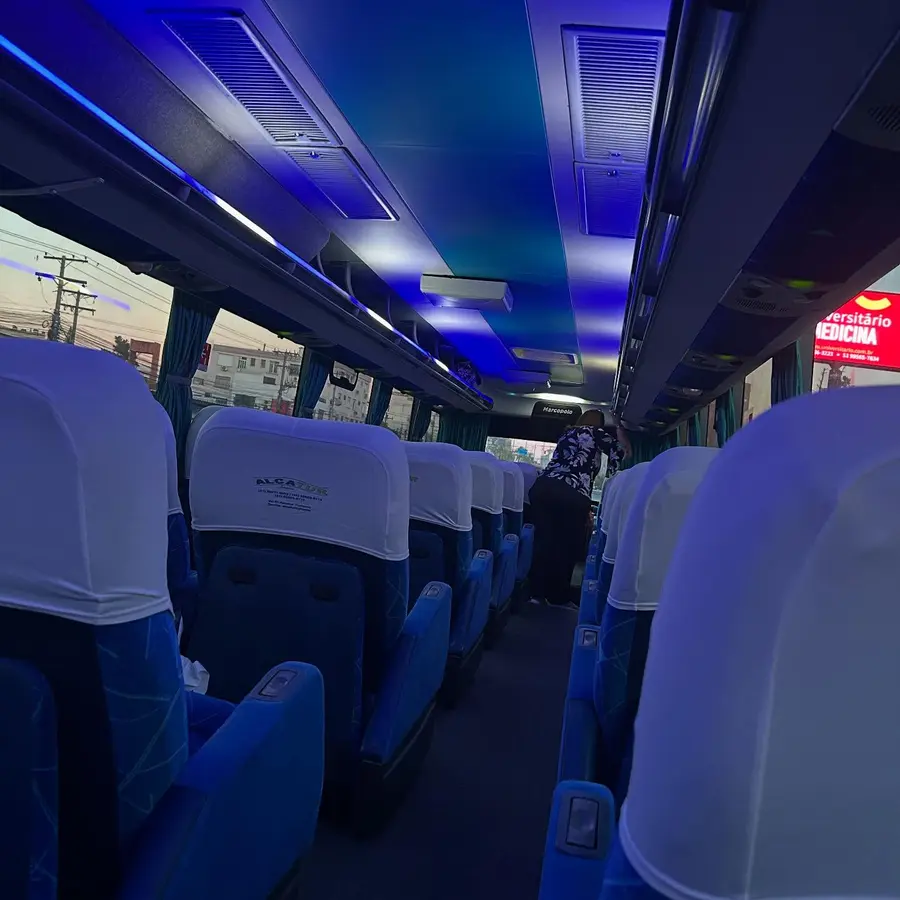 Publicação mostrando o ônibus da excursão
